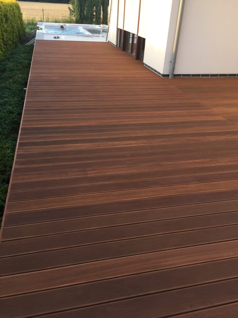 tarasy na wymiar - tarasy drewniane z kompozytu - taras pod basen spa - montaż tarasów saunakor (2)