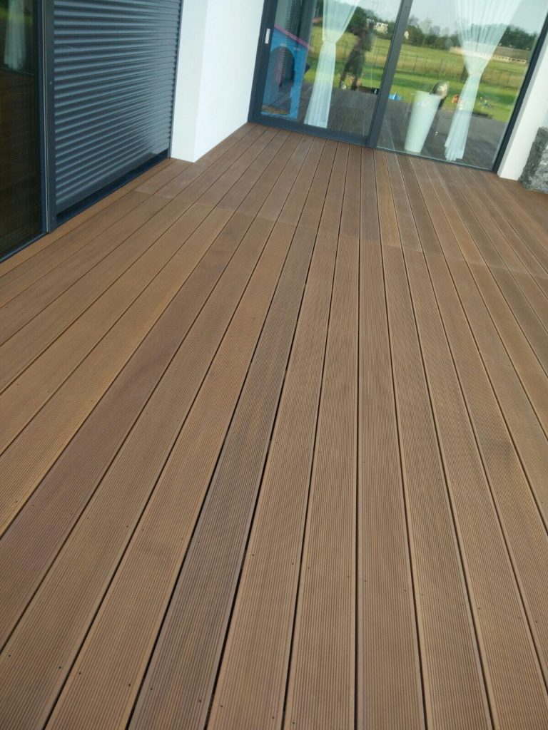 tarasy na wymiar - tarasy drewniane z kompozytu - taras pod basen spa - montaż tarasów saunakor (7)